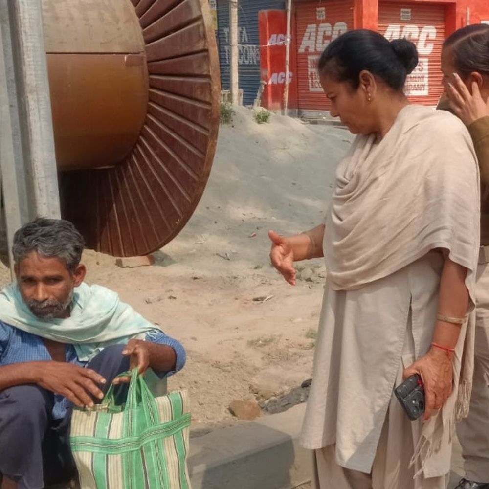 पूर्णिया में दंपति से बच्चा छीनने की कोशिश:  असफल होने पर 10 हजार लूटे; ऑटो ड्राइवर ने गाड़ी से दिया धक्का, साथियों के साथ फरार – Purnia News