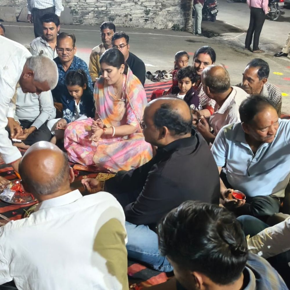 राजसमंद में निभाई गई ‘दरबार की होली’ की परंपरा:  विधायक दीप्ति माहेश्वरी ने पूजन कर होलिका दहन किया, आतिशबाजी भी हुई – rajsamand (kankroli) News