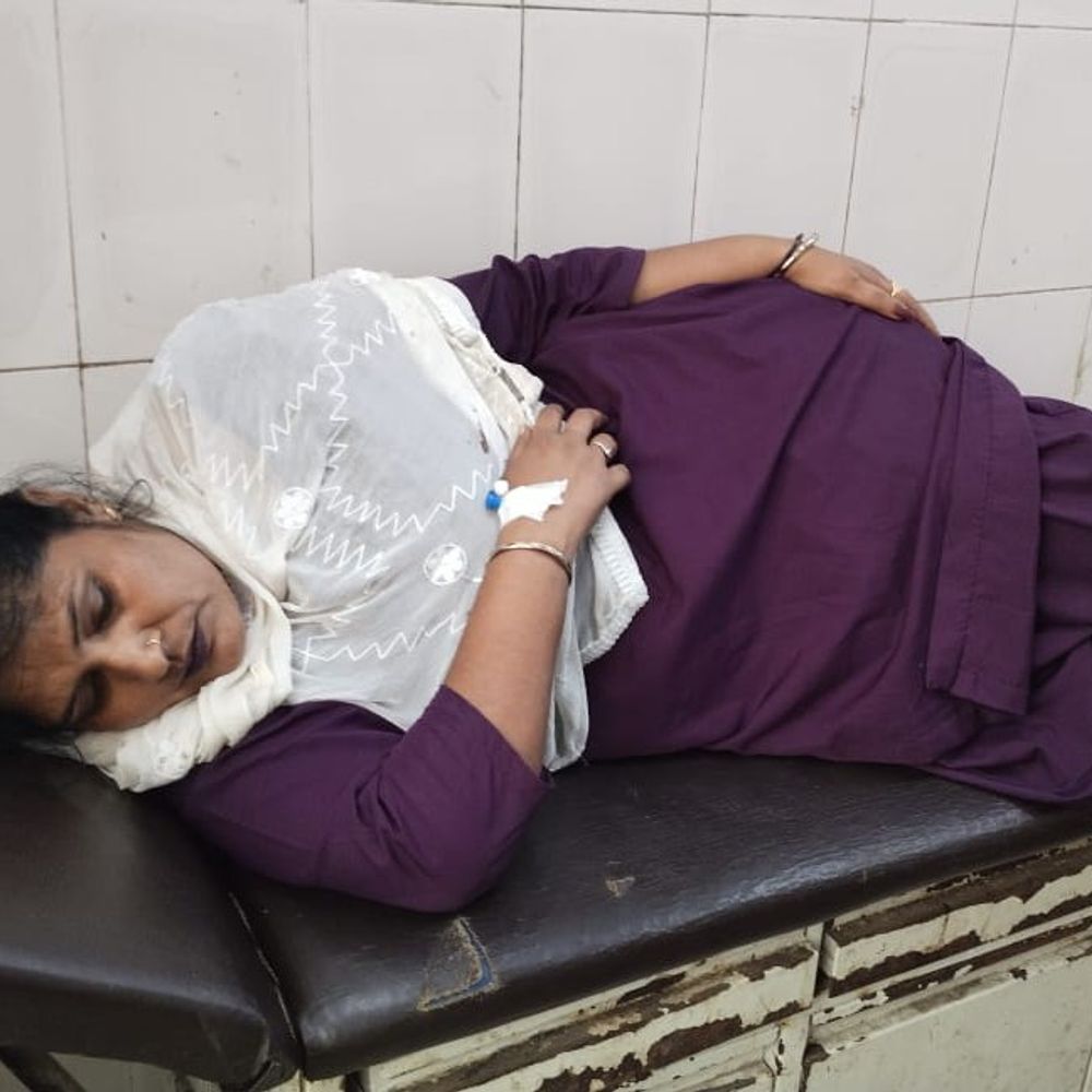 कासगंज में महिला पर धारधार हथियरार से हमला:एकतरफा प्यार में डेढ़ साल से परेशान कर रहा था आरोपी, पीठ पर किए वार