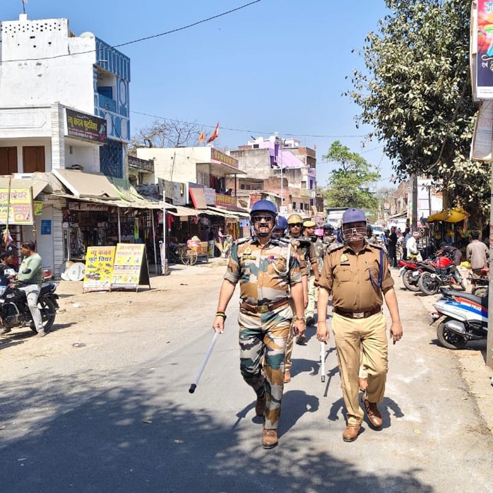 उन्नाव में रमजान और होली को लेकर पुलिस अलर्ट:पैदल रूट मार्च व बाइक पेट्रोलिंग से देखी सुरक्षा व्यवस्था