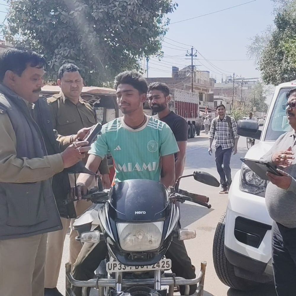 परिवहन विभाग का होली पर अभियान, 170 वाहन का चालान:अमेठी में कई वाहन सीज, ब्रेथ एनालाइजर से जांच जारी