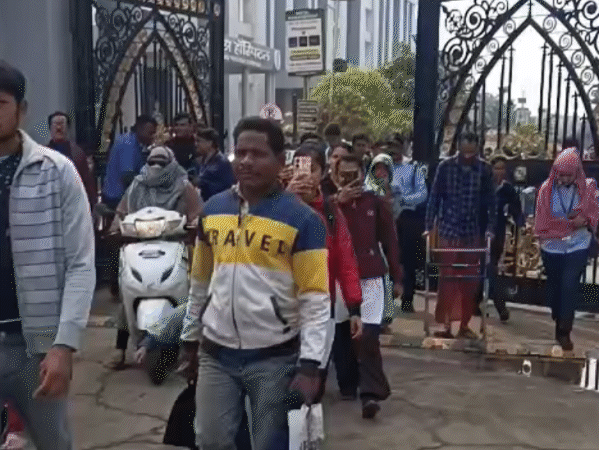 भोपाल में एम्स-पीपुल्स यूनिवर्सिटी को उड़ाने की धमकी…झूठी निकली:ई-मेल में लिखा- सायनाइड पॉइजन ब्लास्ट करेंगे; बम डिस्पोजल स्क्वॉड को तलाशी में कुछ नहीं मिला