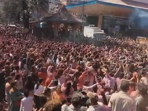 हिमाचल की छोटी काशी में होली का जश्न शुरू:  डीजे पर थिरक रहे लोग, चंद्रग्रहण की वजह से एक दिन पहले सेलिब्रेशन – Mandi (Himachal Pradesh) News