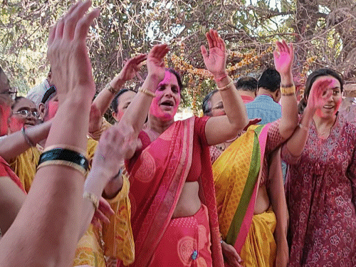राजस्थान के एक गांव में राधा-कृष्ण ने खेली थी होली:  सालभर गुलाल लाते हैं श्रद्धालु; दावा- यहां के कुंड की आकृति भगवान के चेहरे जैसी – Rajasthan News