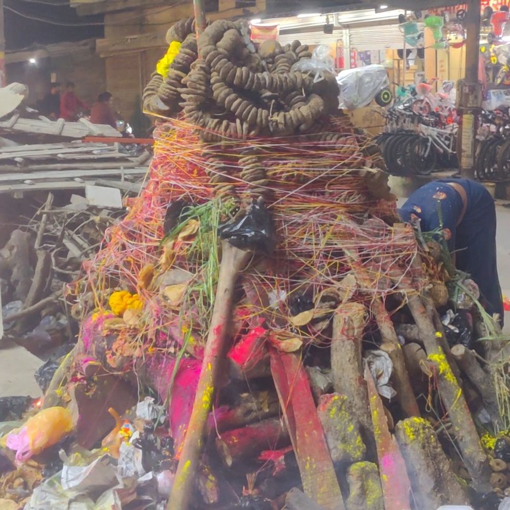 देवरिया में होली पर सुरक्षा के कड़े इंतजाम:2081 स्थानों पर होगी होलिका दहन, प्रशासन अलर्ट