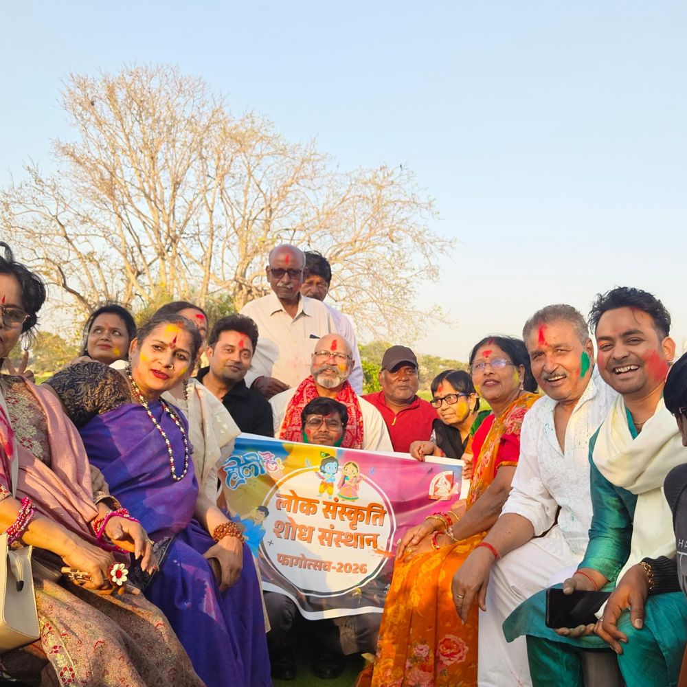 गोमती किनारे रंग, रस, राग का अद्भुत संगम:कुड़िया घाट पर लोक संस्कृति शोध संस्थान ने फागोत्सव मनाया