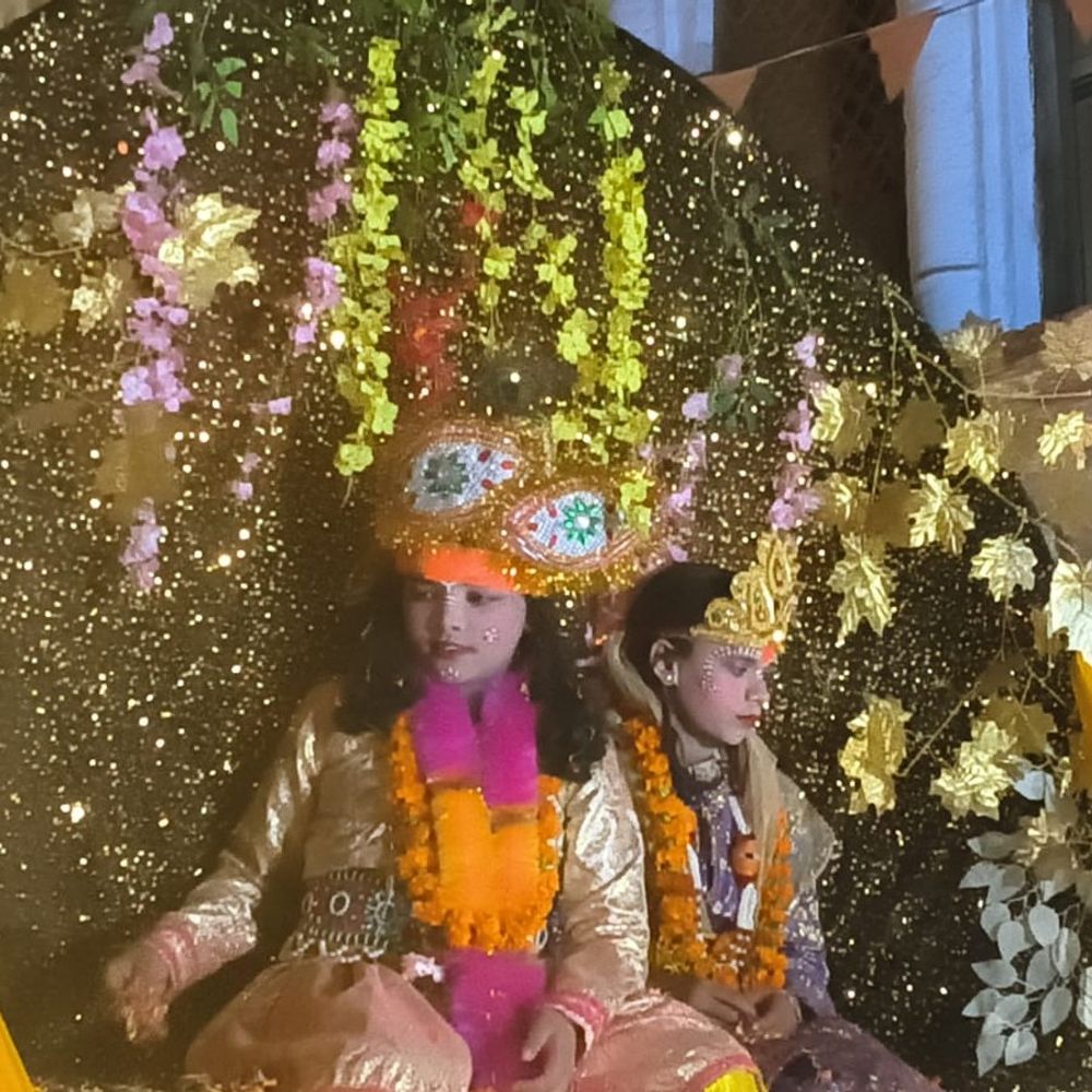 बलरामपुर में राधा-कृष्ण की शोभायात्रा निकली:शहर भक्ति और उल्लास के रंग में रंगा, भक्तों ने किया स्वागत