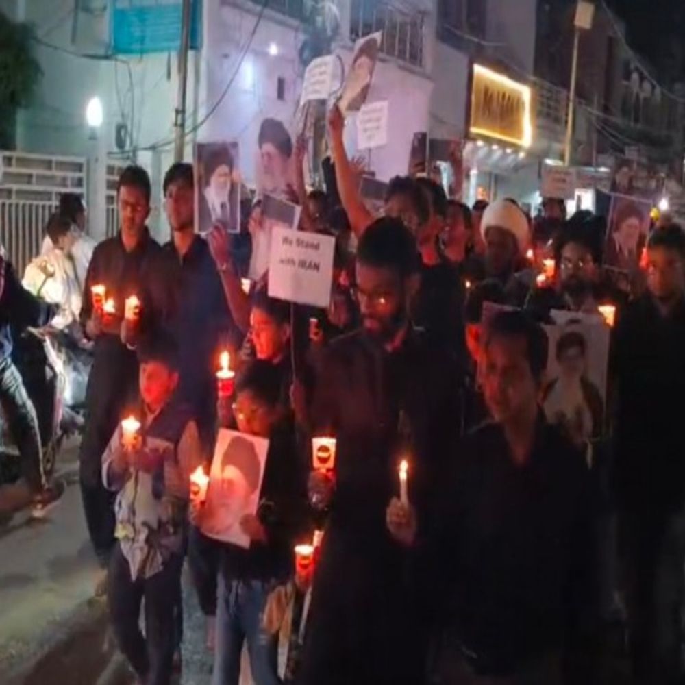 शिया इमाम बोले-अयातुल्ला अली खमेनेई ने सिर नहीं झुकाया:शाहजहांपुर में शिया समुदाय ने देर रात निकाला कैंडल मार्च, अमेरिका-इजराइल के खिलाफ नारेबाजी