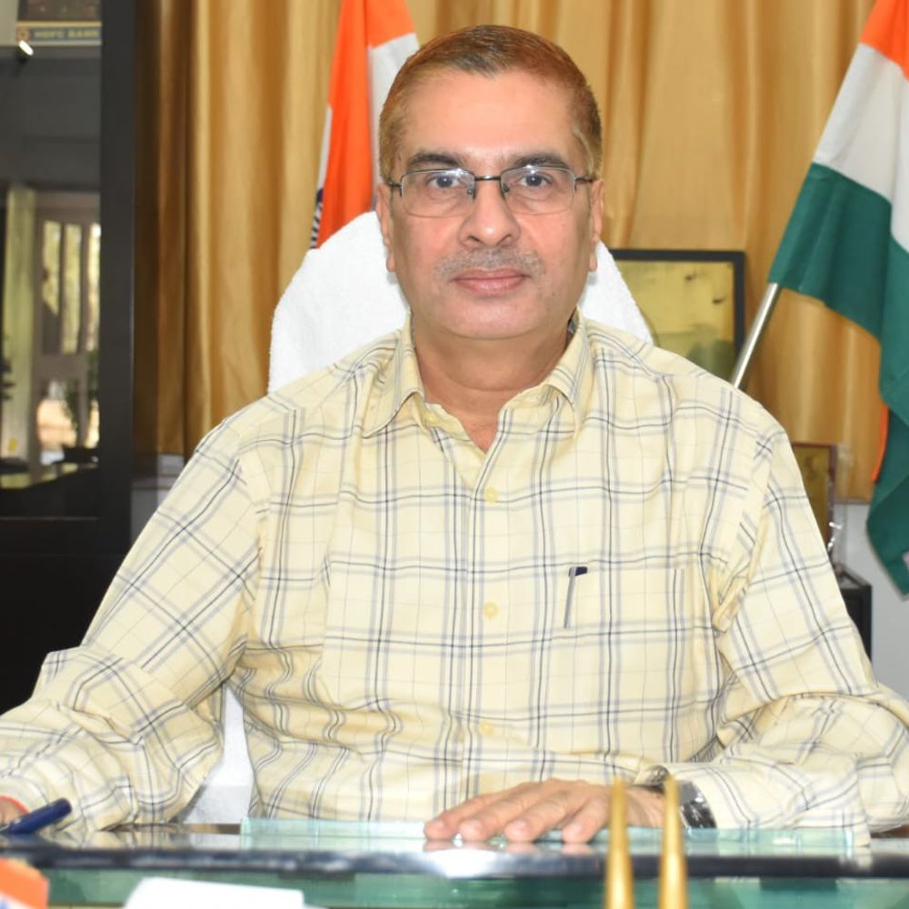 डीएम ने दी जनपदवासियों को होली की शुभकामनाएं:प्रेम और सौहार्द के साथ होली मनाने और नियमों का पालन करने की अपील की