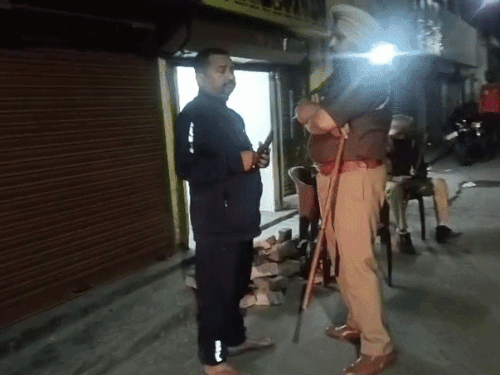 लुधियाना के फौजी कॉलोनी में फायरिंग, एक गंभीर:  देर शाम वारदात कर हमलावर फरार, CCTV फुटेज आई सामने, पुलिस जांच में जुटी – Ludhiana News