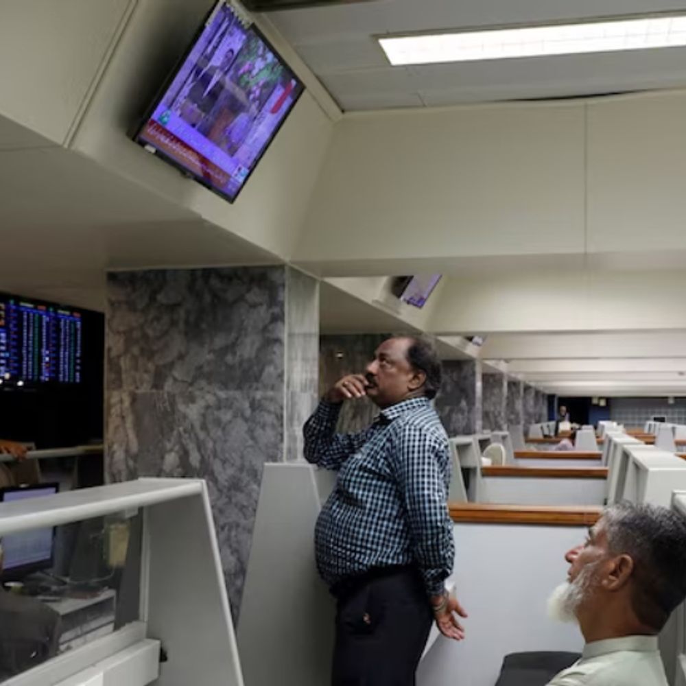 पाकिस्तानी बाजार 10% टूटकर 46 हजार पर आया:भारतीय बाजार में 1.29% की गिरावट रही, सेंसेक्स 80,238 के स्तर पर बंद