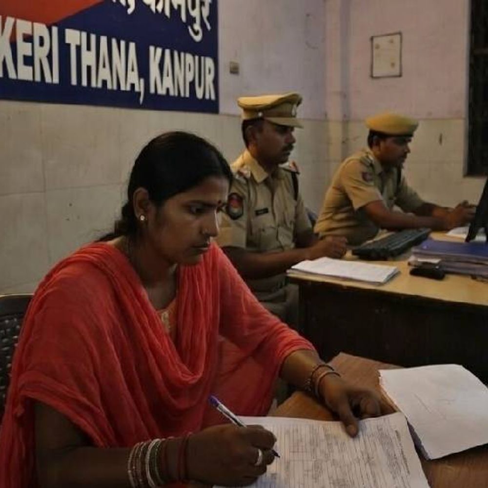 चकेरी में 4 महिलाओं ने दहेज उत्पीड़न के केस कराए:बोली- ससुराल वालों ने पिटाई कर घर से निकाला, लाखों रुपए दहेज मांगे