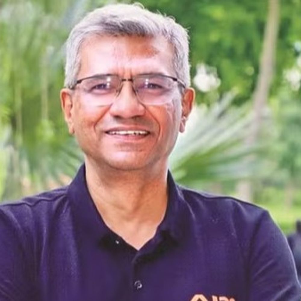 एयर इंडिया एक्सप्रेस के MD आलोक सिंह ने इस्तीफा दिया:5 साल का कार्यकाल पूरा हुआ; उनके नेतृत्व में एयरएशिया इंडिया का मर्जर हुआ था