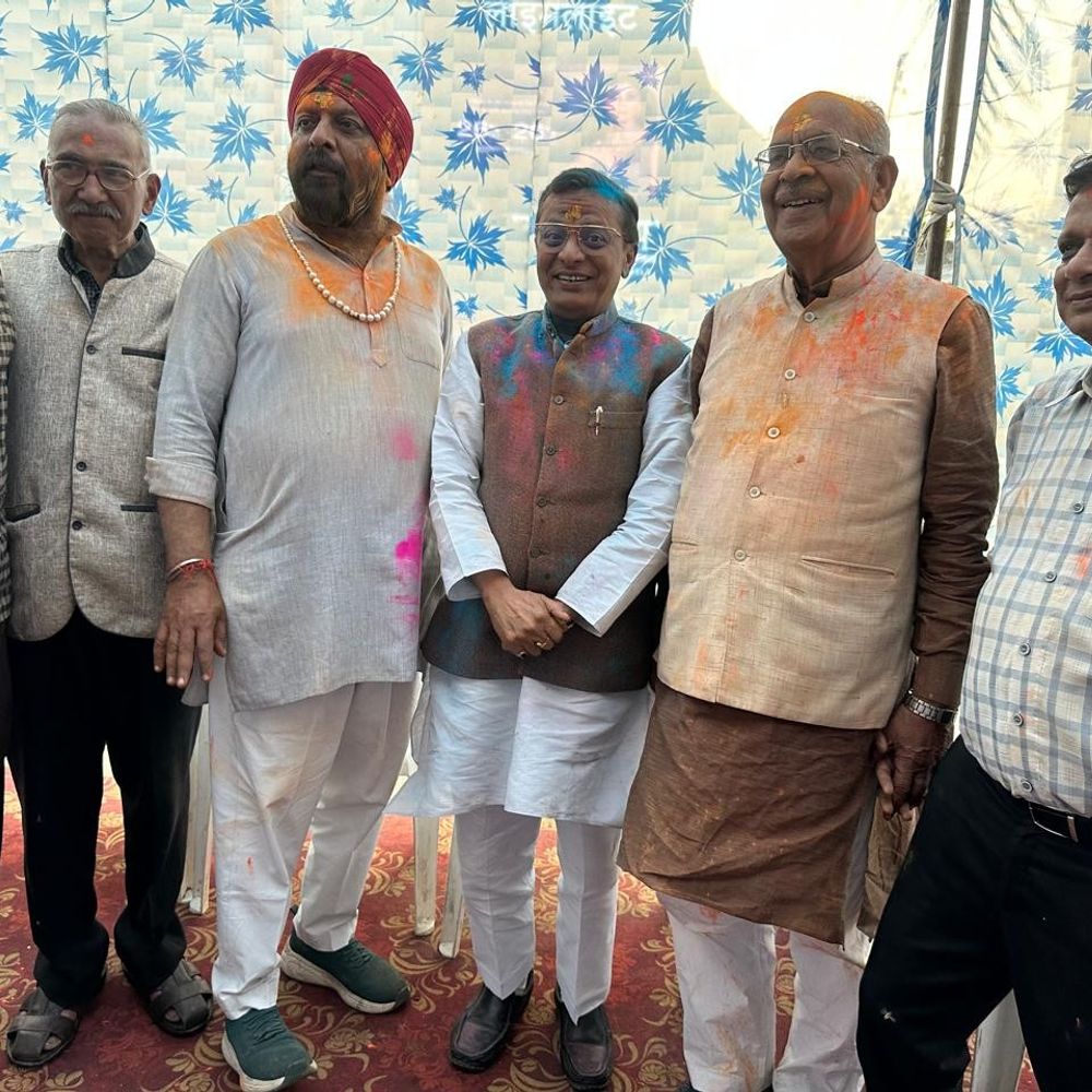 बेगम पुल व्यापार संघ का होली मिलन समारोह संपन्न:व्यापारियों ने परिवार सहित मनाया होली उत्सव, रंग-गुलाल के साथ दी शुभकामनाएं