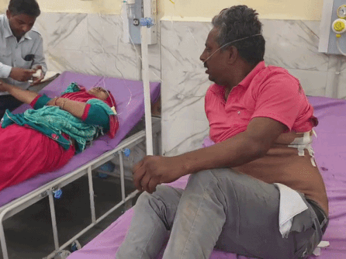 नारनौल में कार से टकराकर ऑटो पलटा:  हादसे में एक महिला की मौत, एक साल के बच्चे समेत 11 लोग गंभीर, रेफर – Narnaul News