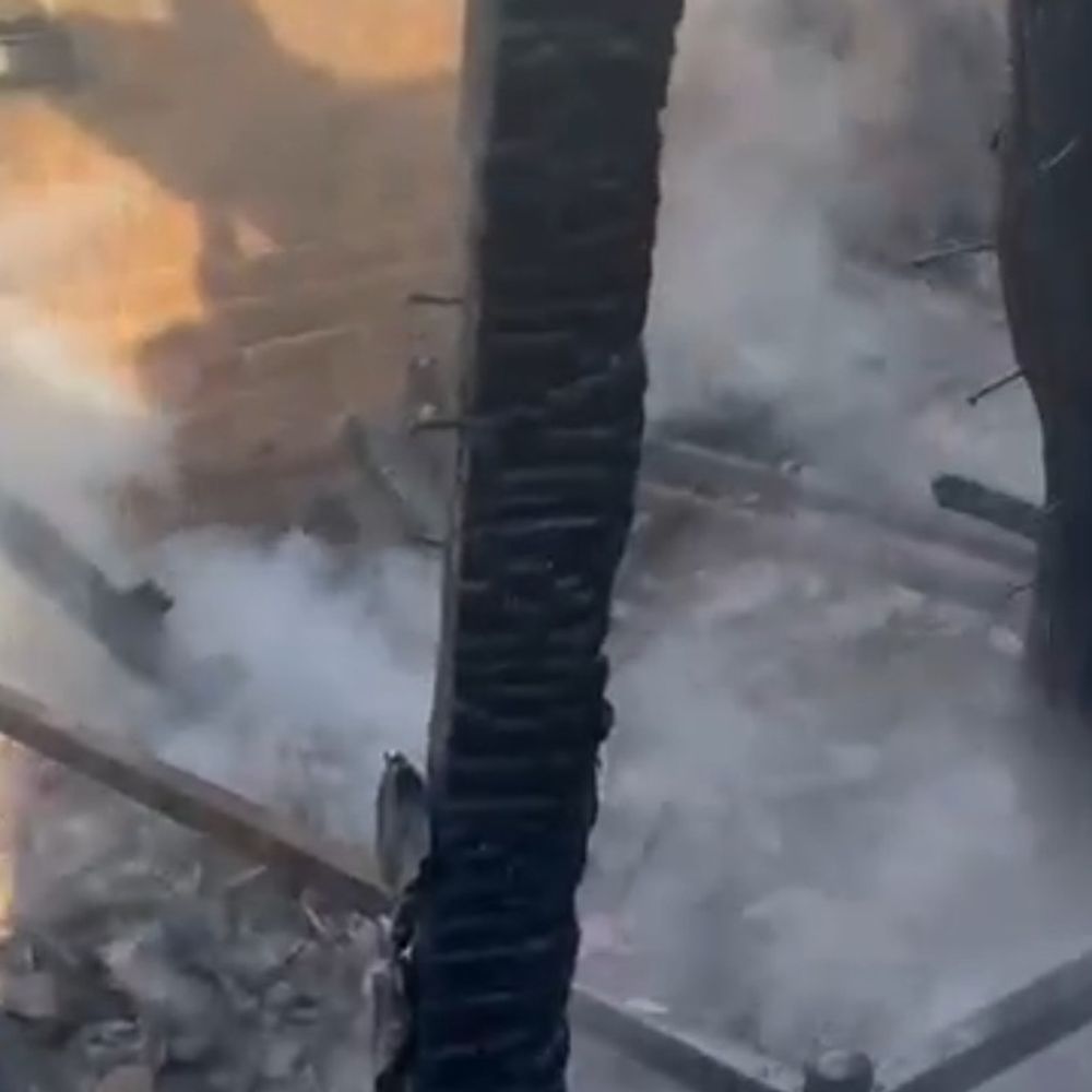 बहराइच में मकान में लगी आग:लाखों की संपत्ति जलकर खाक, लोगों ने आग बुझाई