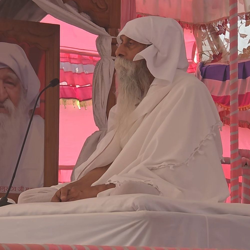 जय गुरुदेव के उत्तराधिकारी बाबा उमाकांत ने की भविष्यवाणी:राजस्थान में पहले जहरीली होगी हवा, साधना शिविर लगाने की सलाह