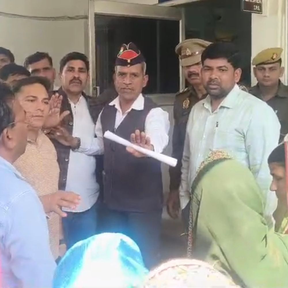 पूर्व सैनिक वेलफेयर एसोसिएशन ने एसपी कार्यालय पर प्रदर्शन किया:पुरैना मारपीट मामले में आरोपियों पर कार्रवाई की मांग, आंदोलन की चेतावनी