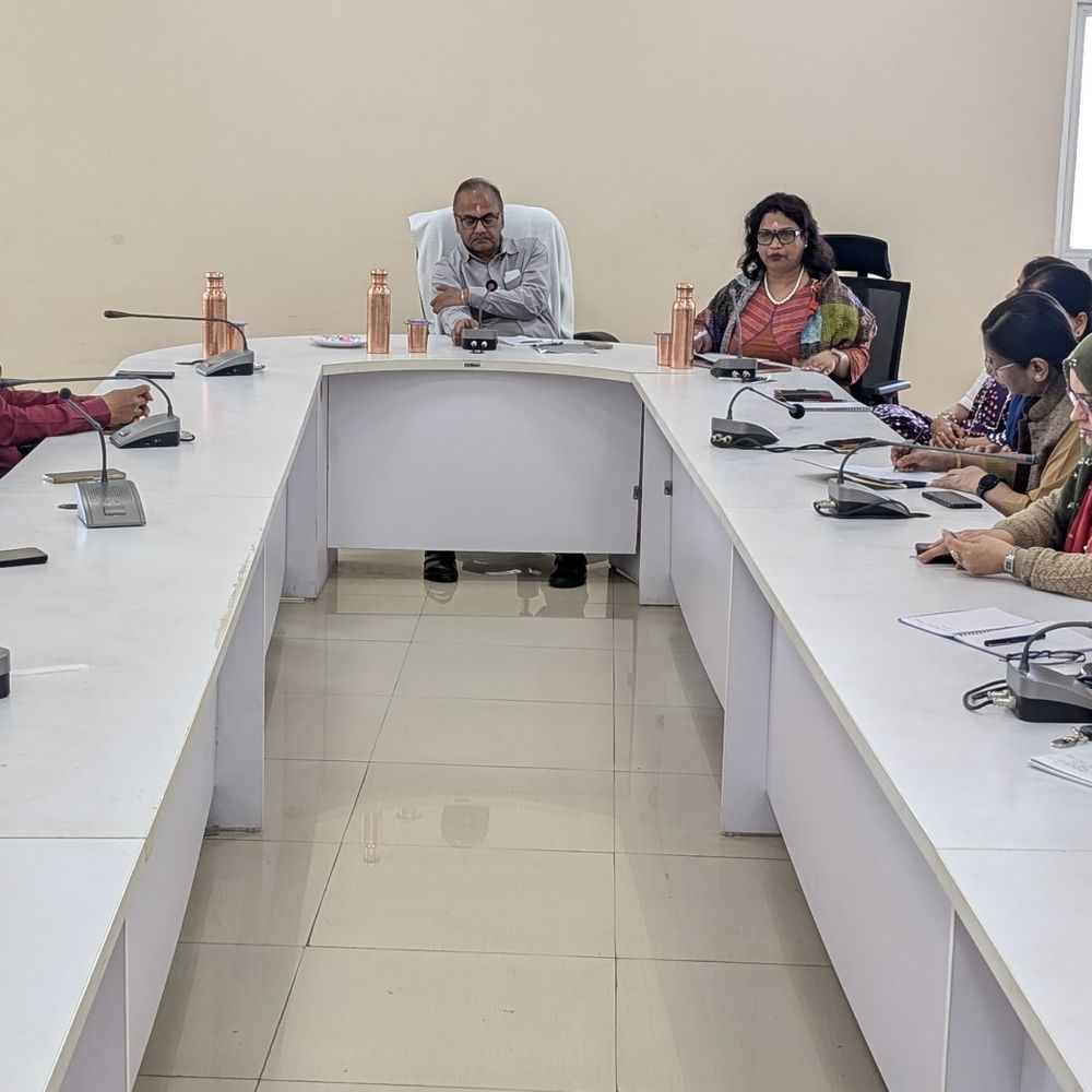 BBAU में 'स्टूडेंट चार्टर' से दूर होगी छात्रों की समस्या:कुलपति ने बड़े अफसरों के साथ की बैठक, SOP तैयार करने के दिए निर्देश