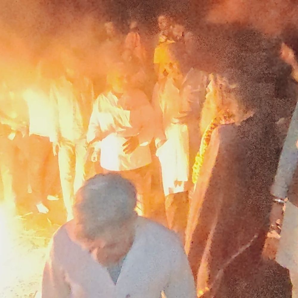 सुल्तानपुर के कादीपुर में मसाने की होली शुरू:बाबा सत्यनाथ मठ में सैकड़ों वर्षों से मनती है यह अनूठी परंपरा