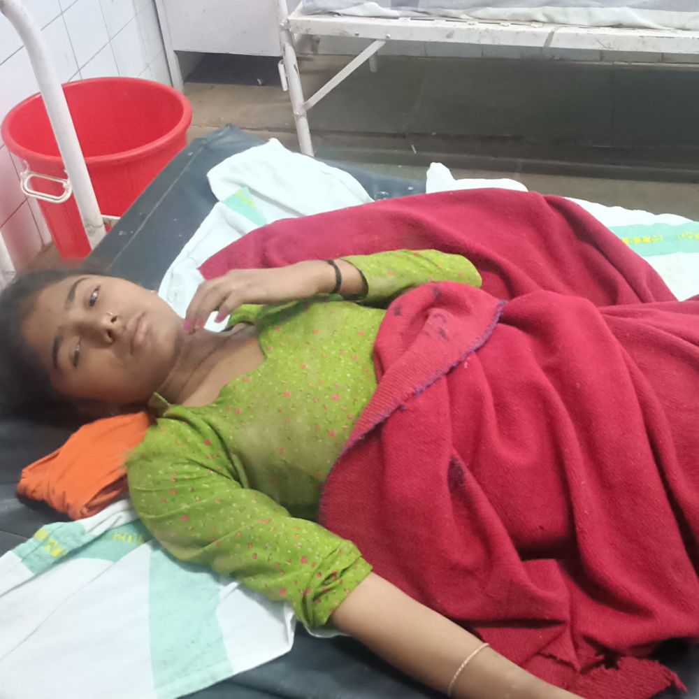 बच्चे ने चाबी लगाई, स्टार्ट होकर किशोरी से टकराया ऑटो:  मऊगंज के डिहिया गांव में घर के सामने काम करते हुए नाबालिग घायल – Mauganj News