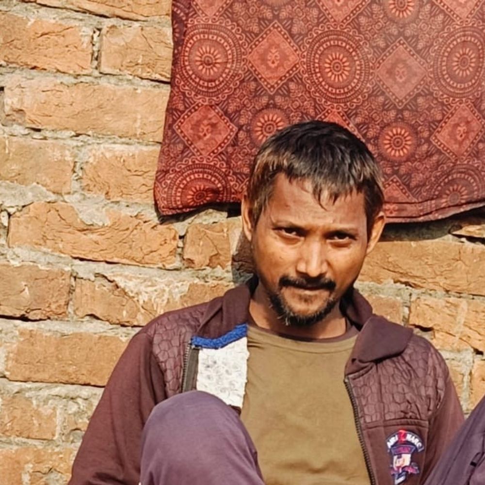 देवरिया में अज्ञात वाहन की टक्कर से दिव्यांग की मौत:पथरदेवा में घर लौटते समय हुआ हादसा, पुलिस जांच में जुटी