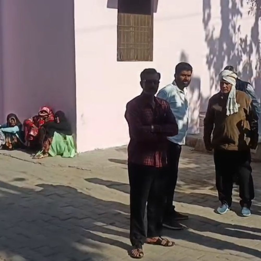 सड़क हादसे में घायल बुजुर्ग महिला की मौत:आगरा में इलाज के दौरान तोड़ा दम, पुलिस जांच में जुटी