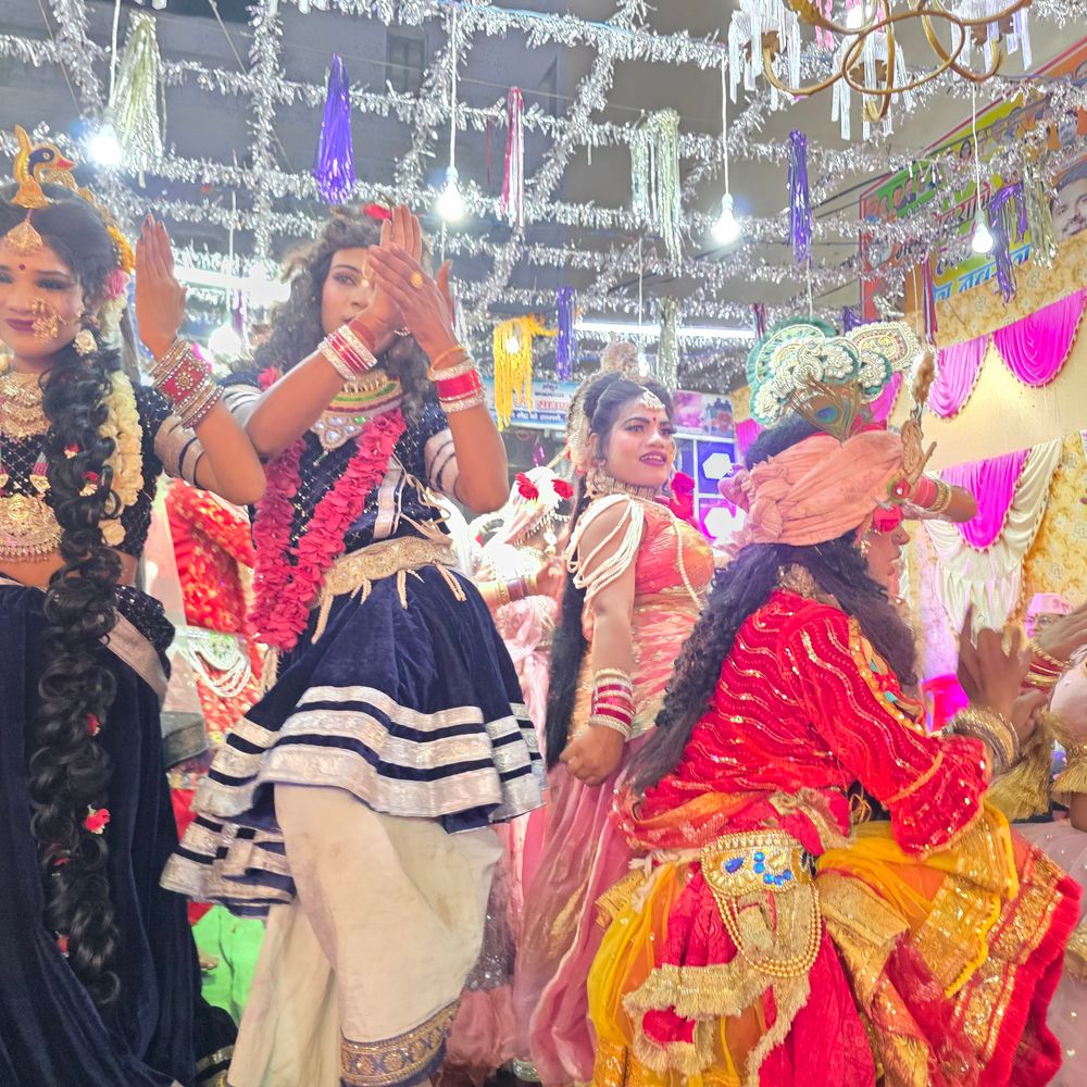 संभल में रंग गुलाल की चौपाई निकाली गई:500 लोग हुए शामिल; भाजपा उपाध्यक्ष राजेश सिंघल भी थिरके, पुलिस-प्रशासन अलर्ट