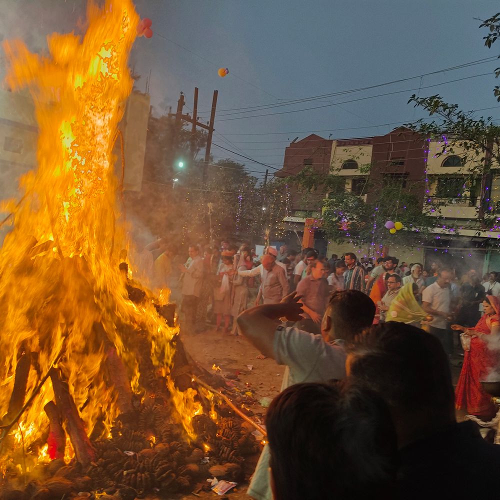 महाकाल मंदिर में कंडों से होलिका दहन:  राजनांदगांव में पर्यावरण संरक्षण का संदेश, फूलों-प्राकृतिक रंगों से खेली होली – Rajnandgaon News