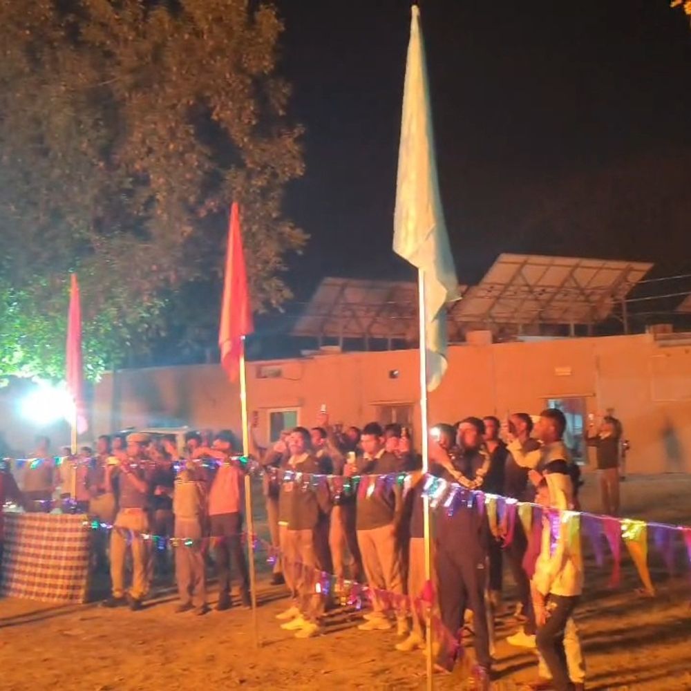 गाजीपुर पुलिस लाइन में एसपी ने किया होलिका दहन:डॉ. ईरज राजा ने की पूजा, जिलेभर में दिखा उत्साह