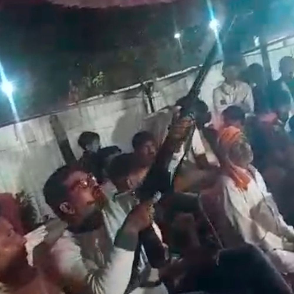 बाराबंकी में तिलक समारोह में युवक ने की हर्ष फायरिंग:लोगों ने प्रशासन से मामले का संज्ञान लेकर उचित कार्रवाई करने की मांग की