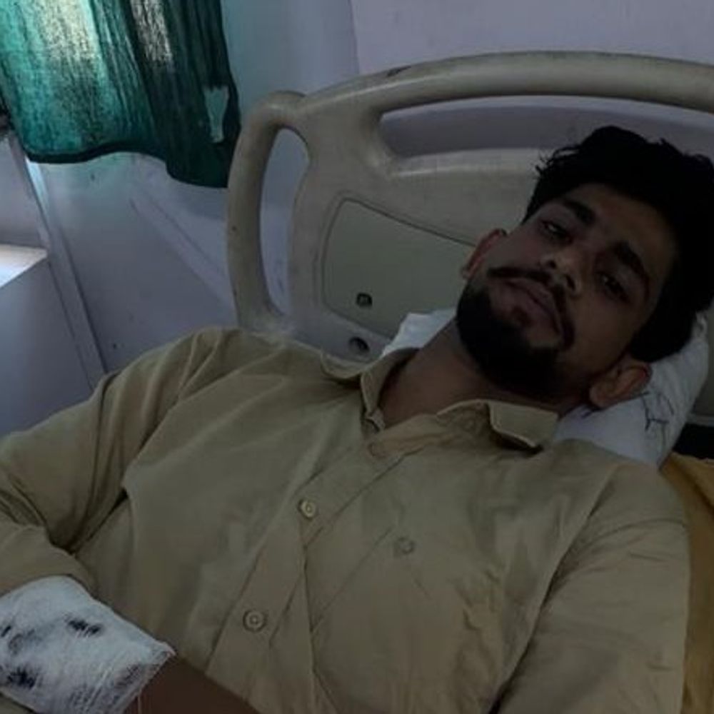 प्रॉपर्टी विवाद में युवक पर धारदार हथियार से हमला:रामपुर में 10 लाख रुपये वापस मांगने पर पांच लोगों ने घेरकर किया वार