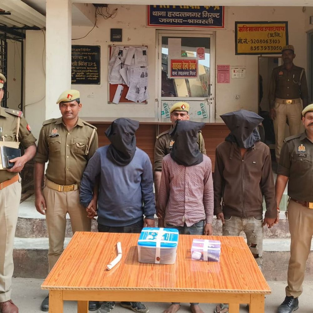 श्रावस्ती में लूट मामले में 3 आरोपी गिरफ्तार:बाइक सवारों ने छीना था पर्स, अपाची मोटरसाइकिल बरामद