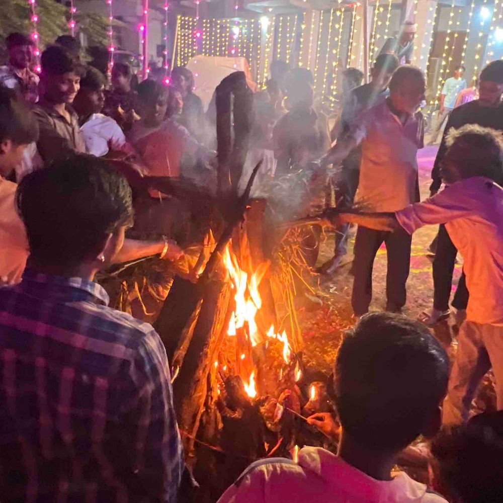 बपावर कलां के आज हुआ होलिका दहन, कल धुलंडी:  महिलाओं ने पूजा के बाद अग्नि के लगाई परिक्रमा – Bapawar Kala (Sangod) News