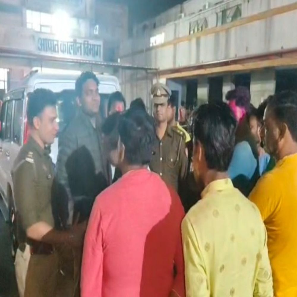 शाहजहांपुर में पुलिस पर मारपीट का आरोप:होली पर्व पर खाली मकान में गाना गाने का आयोजन, पीड़ित बोले-पुलिसकर्मियों ने आते ही लाठी चला दी