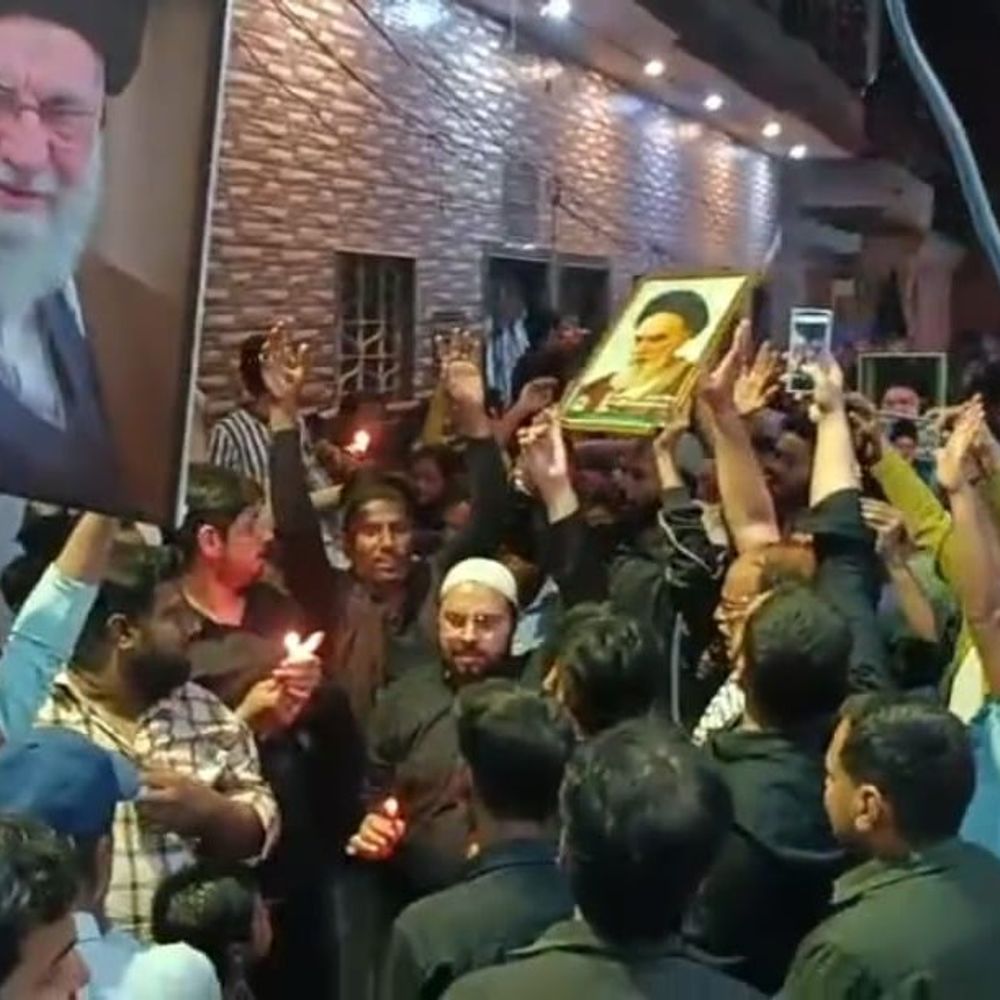 ईरान के सुप्रीम लीडर की शहादत पर कैंडल मार्च:जौनपुर में अमेरिका-इजरायल के खिलाफ नारेबाजी, संयुक्त राष्ट्र से हस्तक्षेप की मांग
