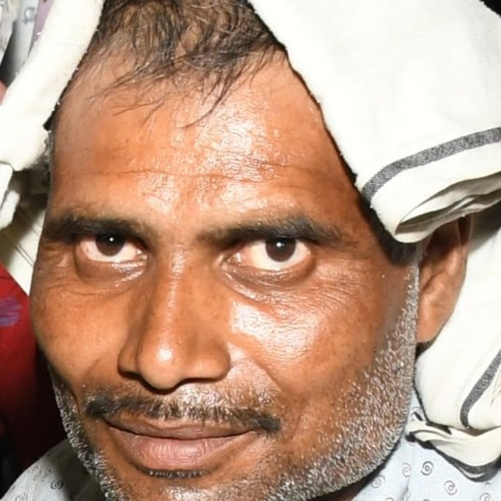 हाथरस में सड़क हादसा, बाइक सवार युवक की मौत:जलेसर रोड पर खरवा गांव के पास असंतुलित होकर गिरी बाइक