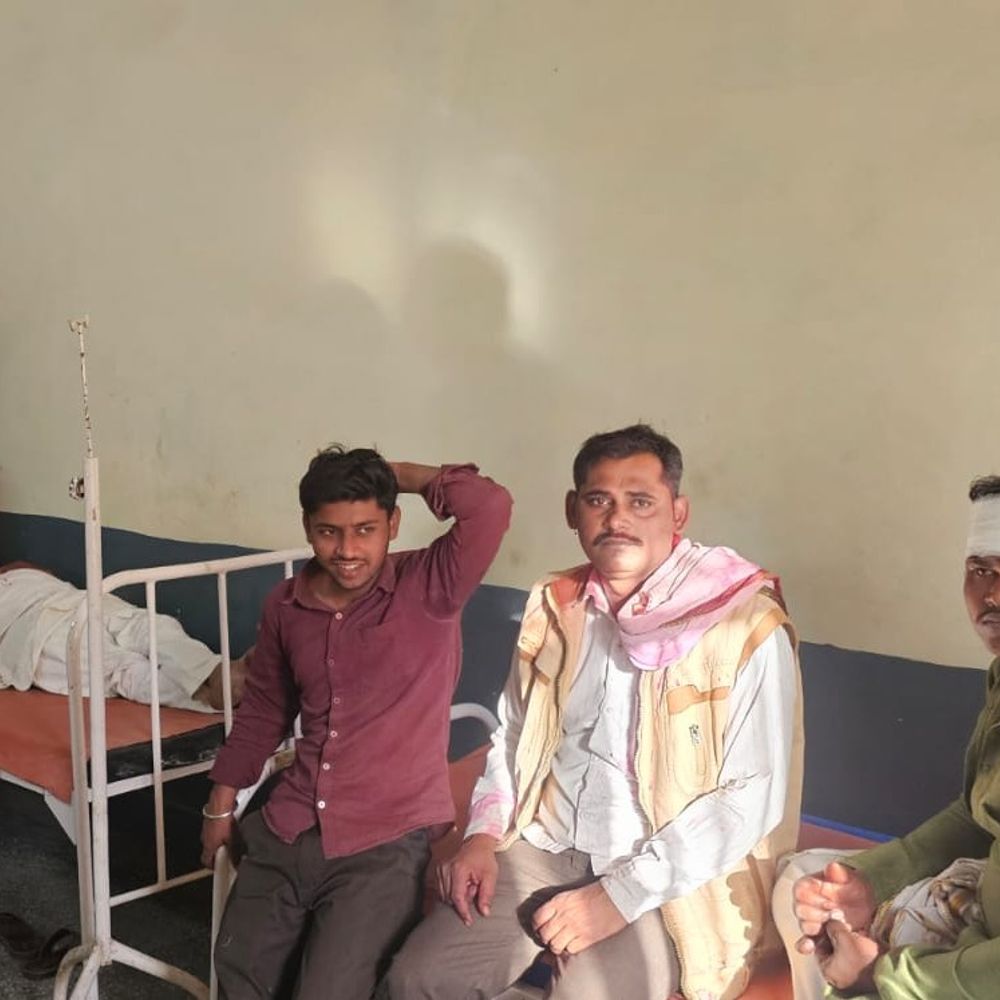 संभल में गंगा घाट पर मारपीट, पांच घायल:स्नान के दौरान मस्ती में पानी उछालने के विरोध में झगड़ा, आरोपी फरार