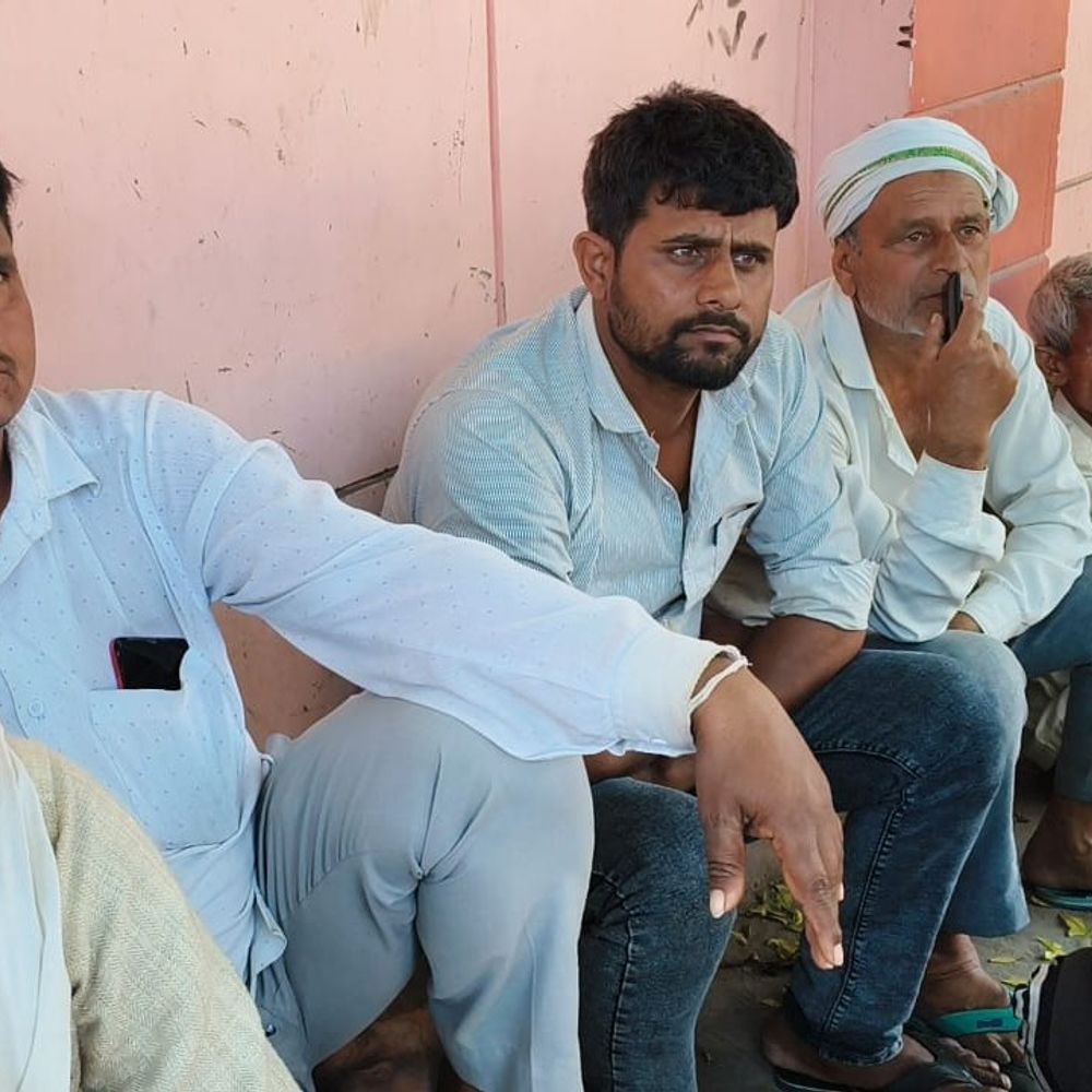 फिरोजाबाद में तेज रफ्तार वाहन ने मारी टक्कर:चपेट में आकर बुजुर्ग की मौत, होली पर मामा के घर से लौट रहे थे