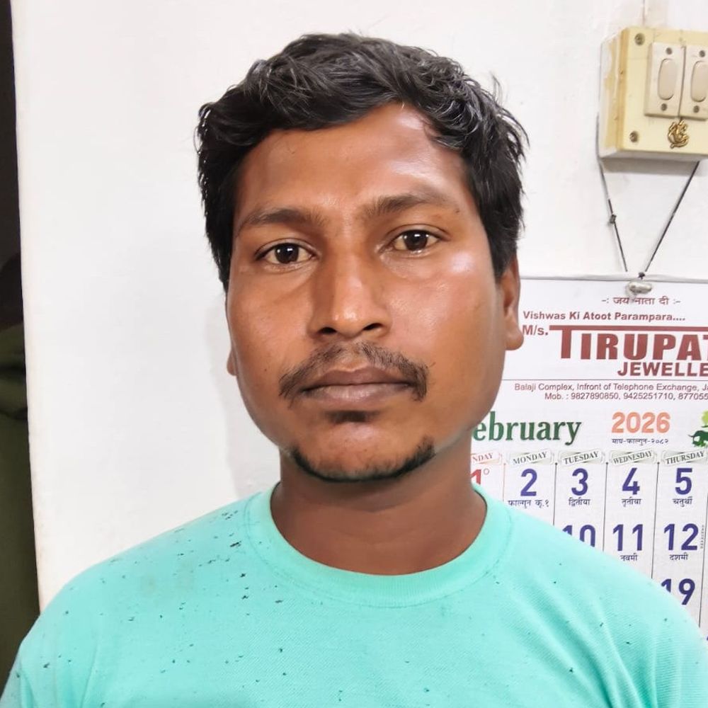 जशपुर में गांजा तस्करी नेटवर्क का खुलासा:  24 किलो गांजा जब्त, दो तस्कर और 2 आरक्षक गिरफ्तार, न्यायिक रिमांड पर भेजा गया जेल – Jashpur News