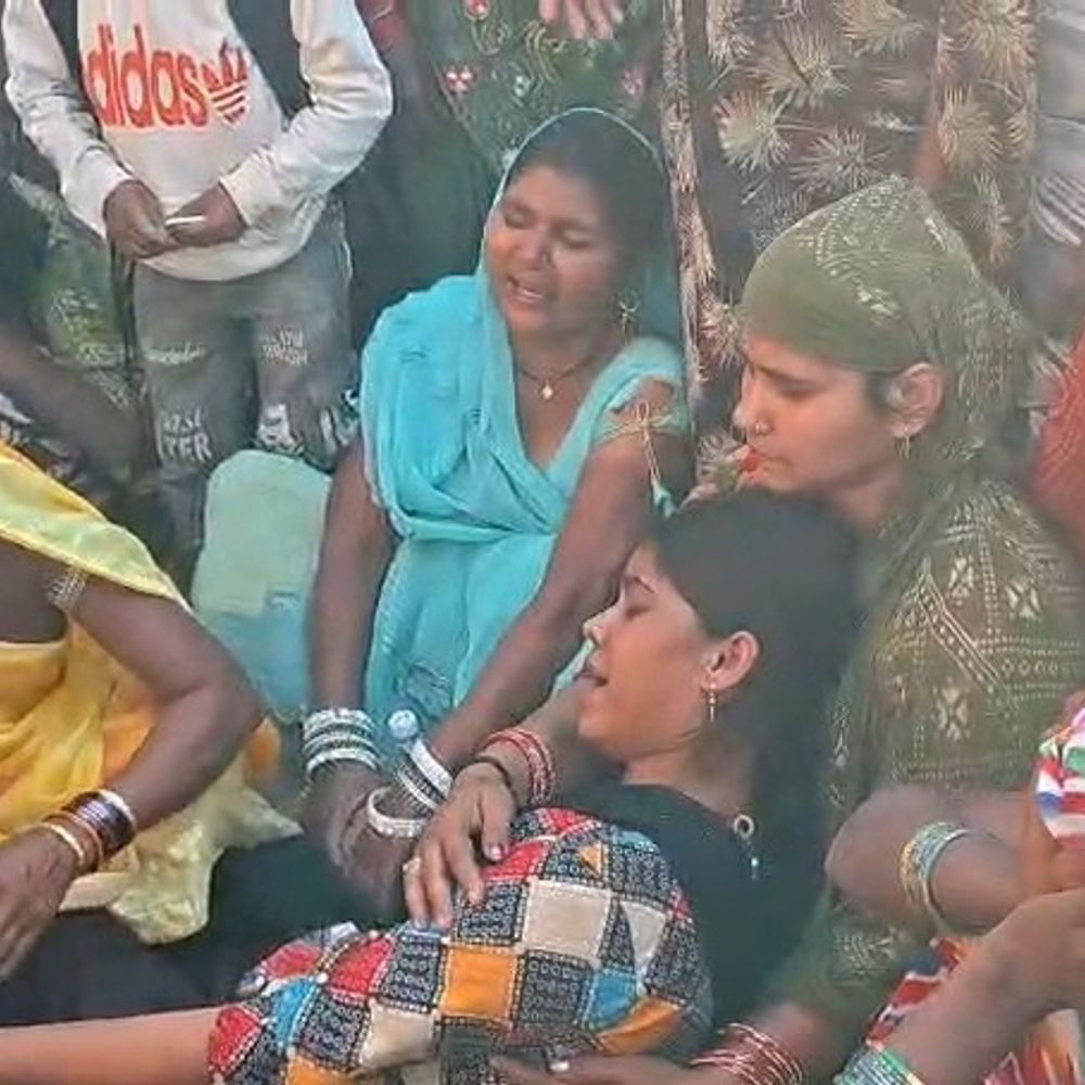 उन्नाव में महिला का शव फंदे से लटका मिला शव:अप्रैली में होनी थी बेटी की शादी, पति सऊदी में करते हैं नौकरी