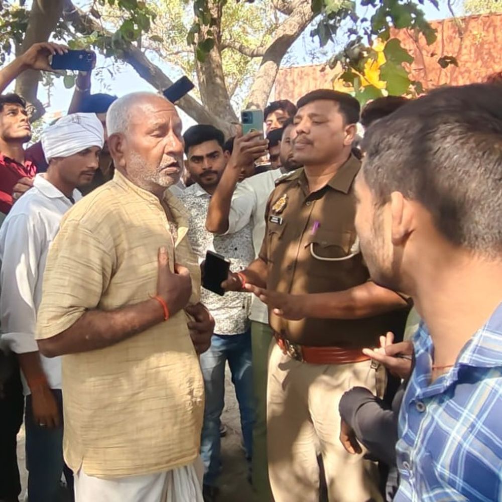 मंदिर में तोड़फोड़, मूर्तियां खंडित करने का आरोप:विरोध पर जातिसूचक गालियां और जान से मारने की धमकी दी