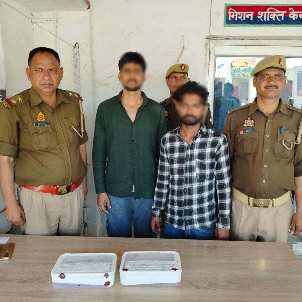 हाथरस में दुकान पर फायरिंग करने वाले दो आरोपी गिरफ्तार:सीसीटीवी फुटेज देखने पर दुकानदार पर किया था हमला