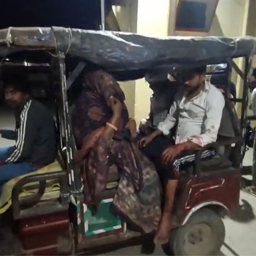 संभल में बिजली तार बांधने पर सगे भाइयों में पत्थरबाजी:महिला समेत सात लोग घायल, चार के खिलाफ मामला दर्ज