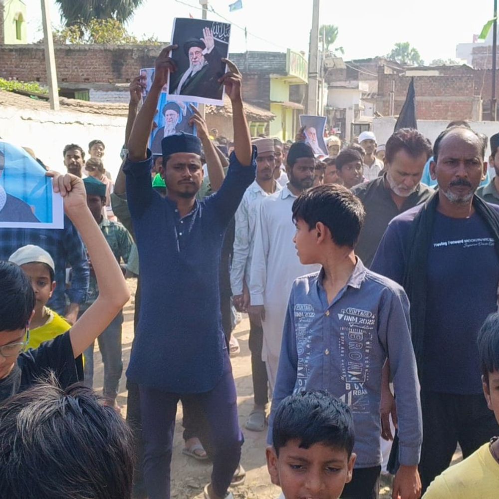 जहानाबाद में नमाज के बाद सड़कों पर उतरे लोग:ईरान मुद्दे पर अमेरिका-इजरायल के खिलाफ प्रदर्शन, काले झंडों के साथ नारेबाजी की