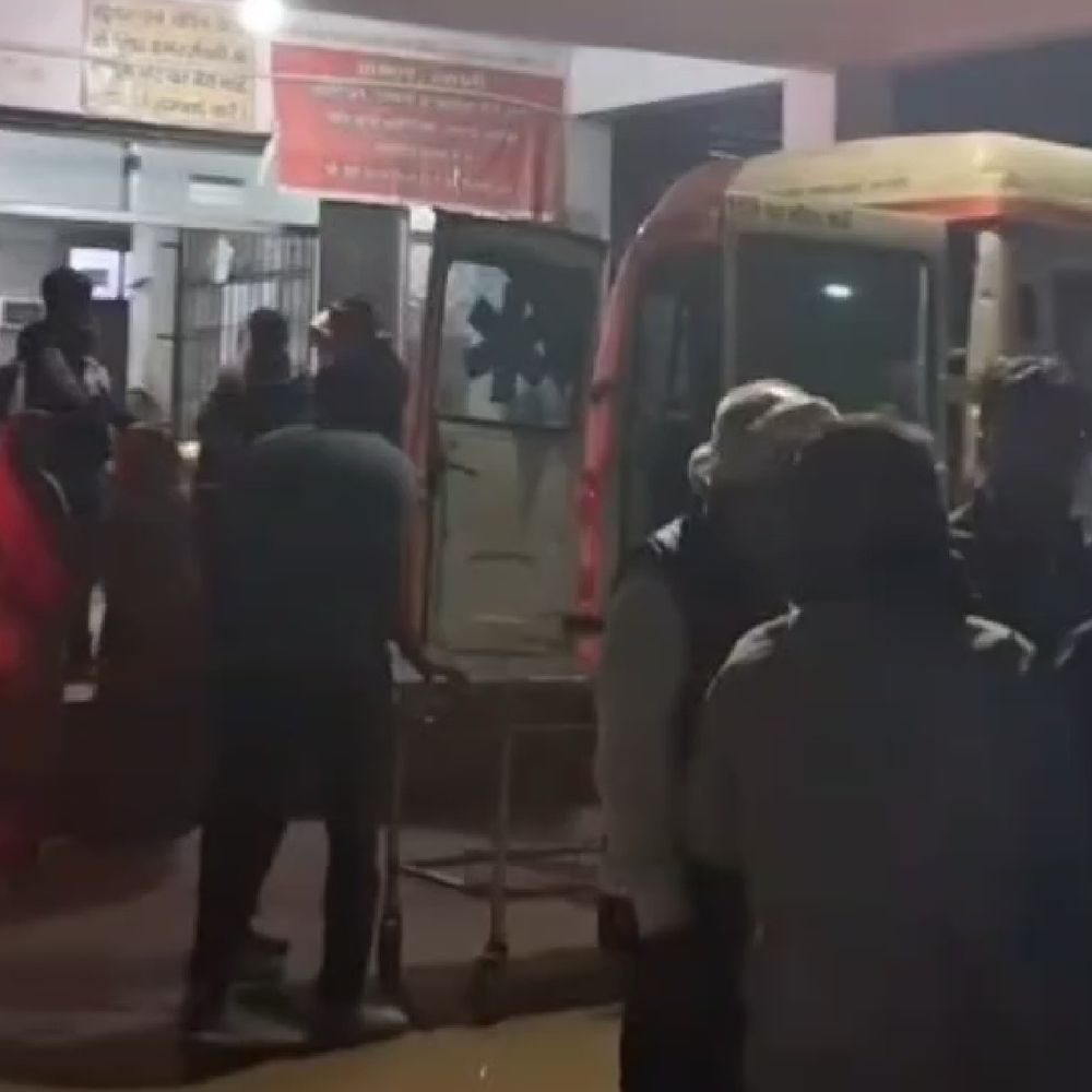 देवरिया में किसान की सड़क हादसे में मौत:बाइक ने मारी टक्कर, होली का सामान खरीदकर लौटते समय हुआ हादसा