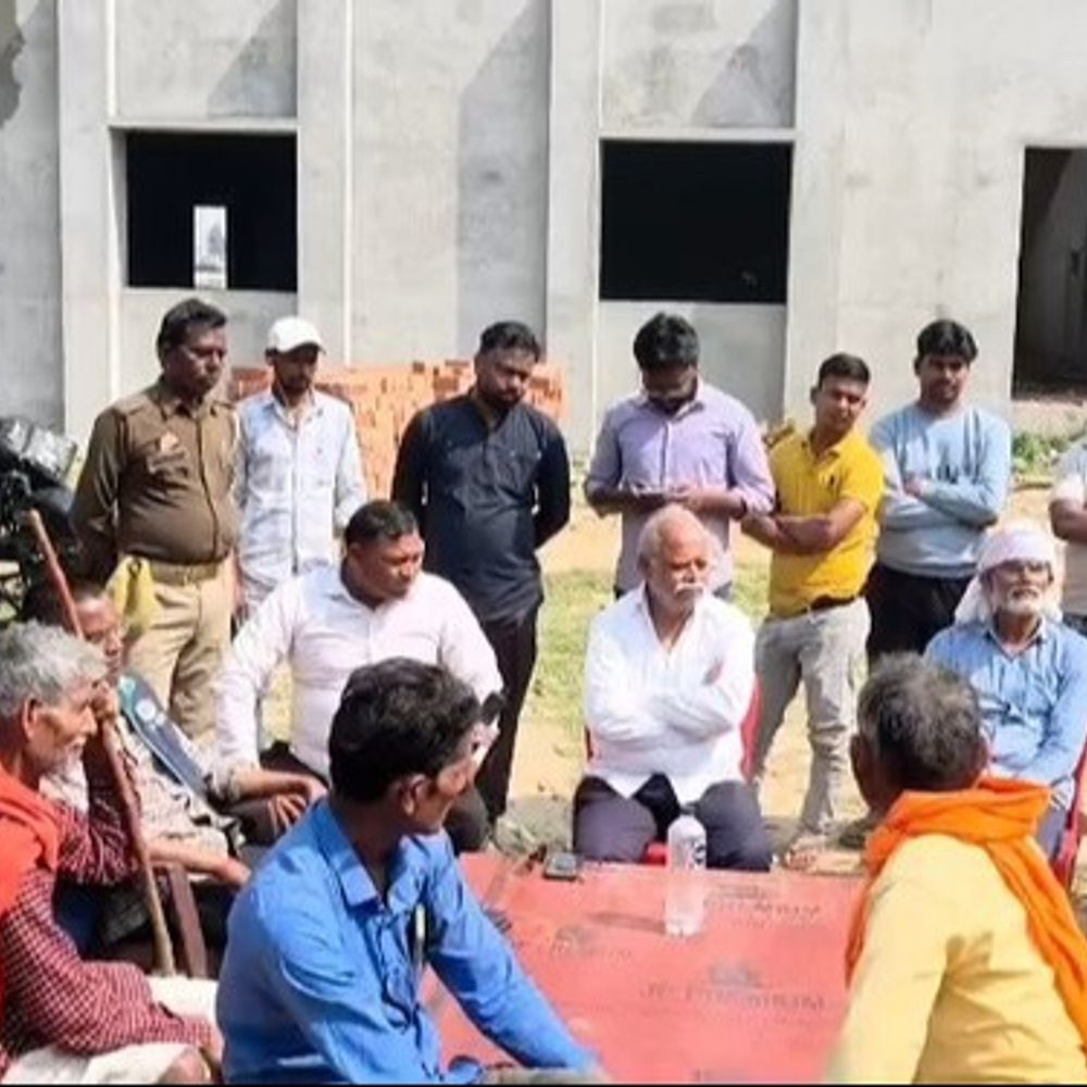 कल की बड़ी खबरें, क्योंकि आज अखबार नहीं है:सीतापुर में होलिका दहन स्थल पर ग्रामीणों-प्रशासन में विवाद, गैस रिसाव से घर में लगी आग