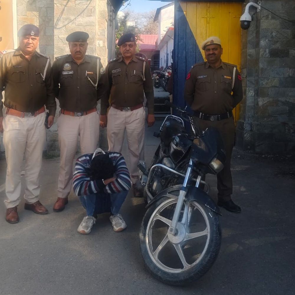 कांगड़ा में वाहन चोरी गिरोह का पर्दाफाश:  दो आरोपी गिरफ्तार, 4 बाइक बरामद; चोरी की कई वारदात कर चुके – Dharamshala News