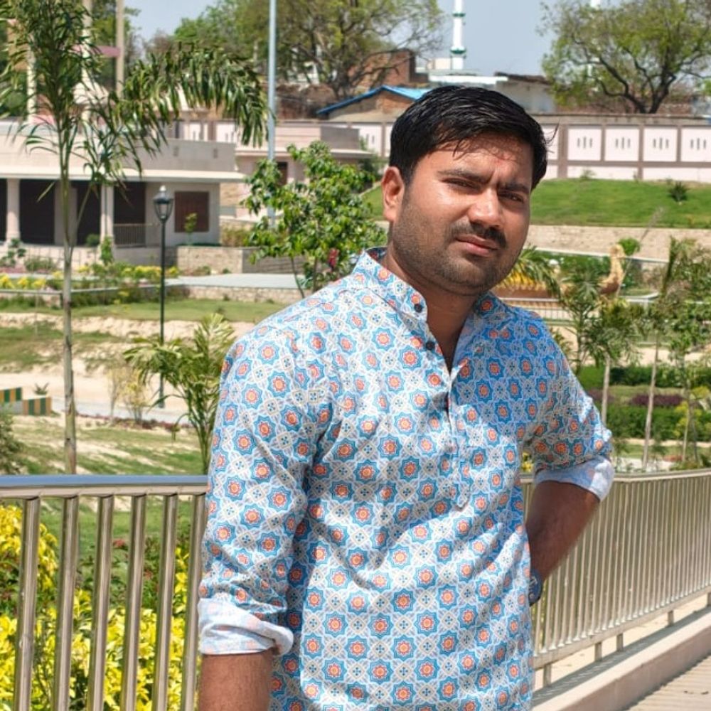 फूलपुर में युवक ने फांसी लगाकर आत्महत्या की:इफको पुलिस चौकी के सामने घर में मिला शव, परीक्षा में फेल होने का था दबाव