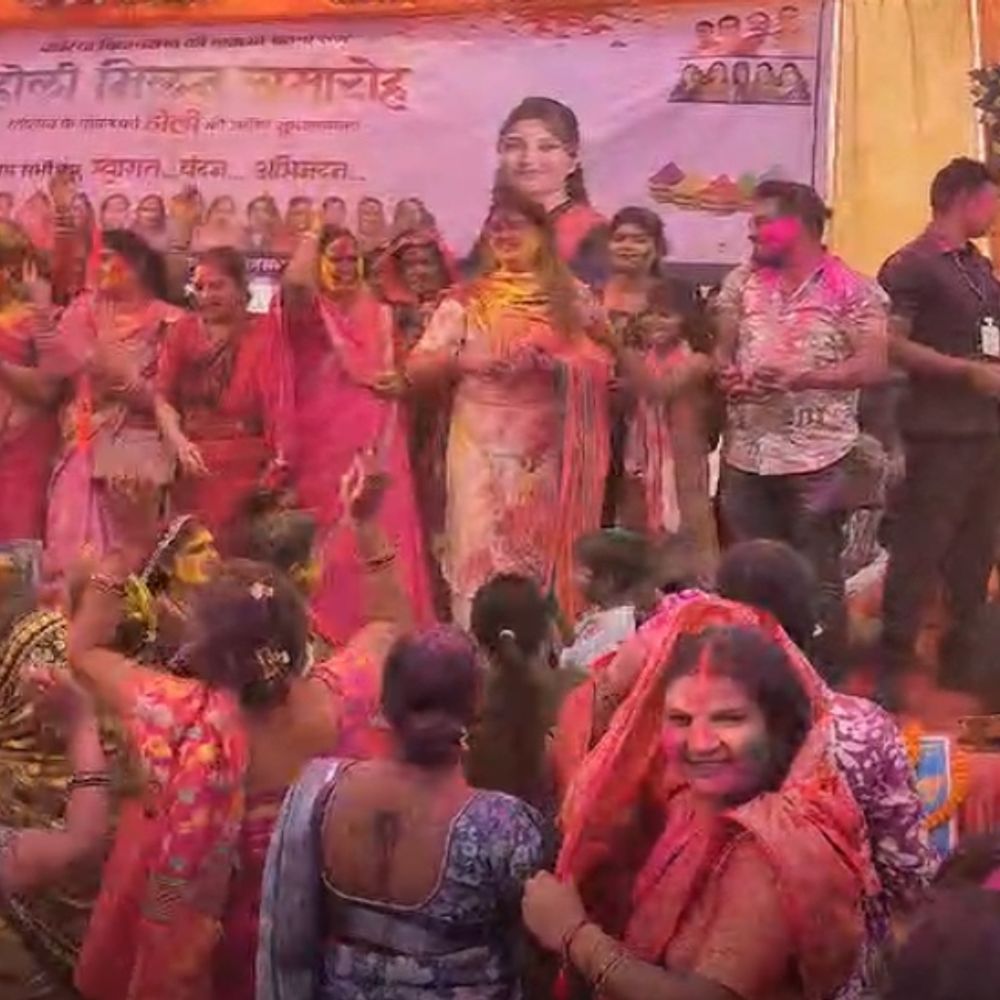 भावना बोहरा ने महिला मोर्चा संग होली खेली:  विधायक ने दी शुभकामनाएं, कहा-स्नेह-भाईचारे का प्रतीक है रंगों का त्योहार, बड़ी संख्या में म​हिलाएं हुईं शामिल – kabirdham News
